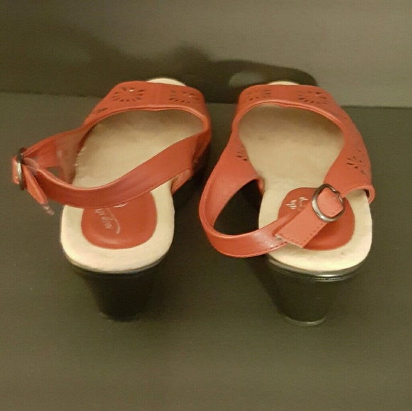Easy Street Comfort Wave Red Sandals size 6.5 - Picture 7 of 8